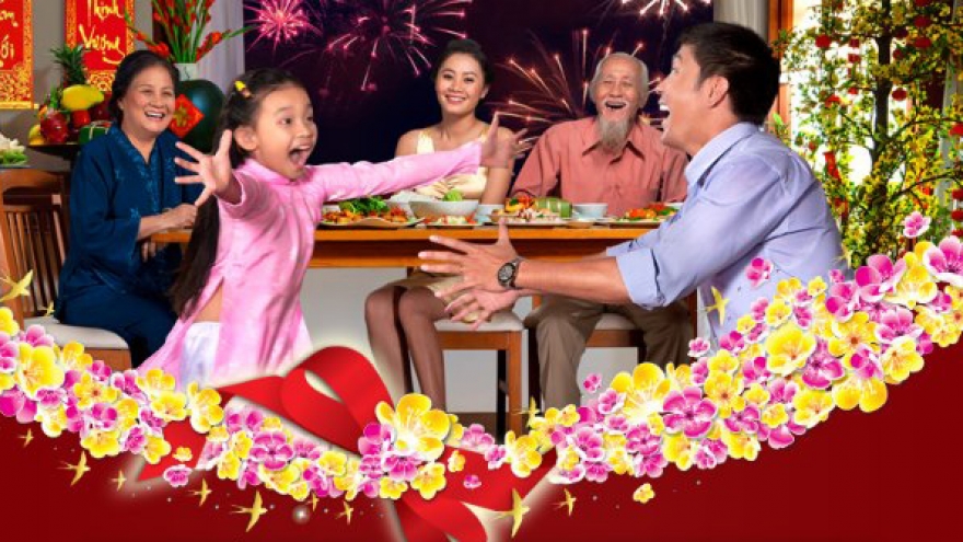 Vietnamese family reunion during Tet