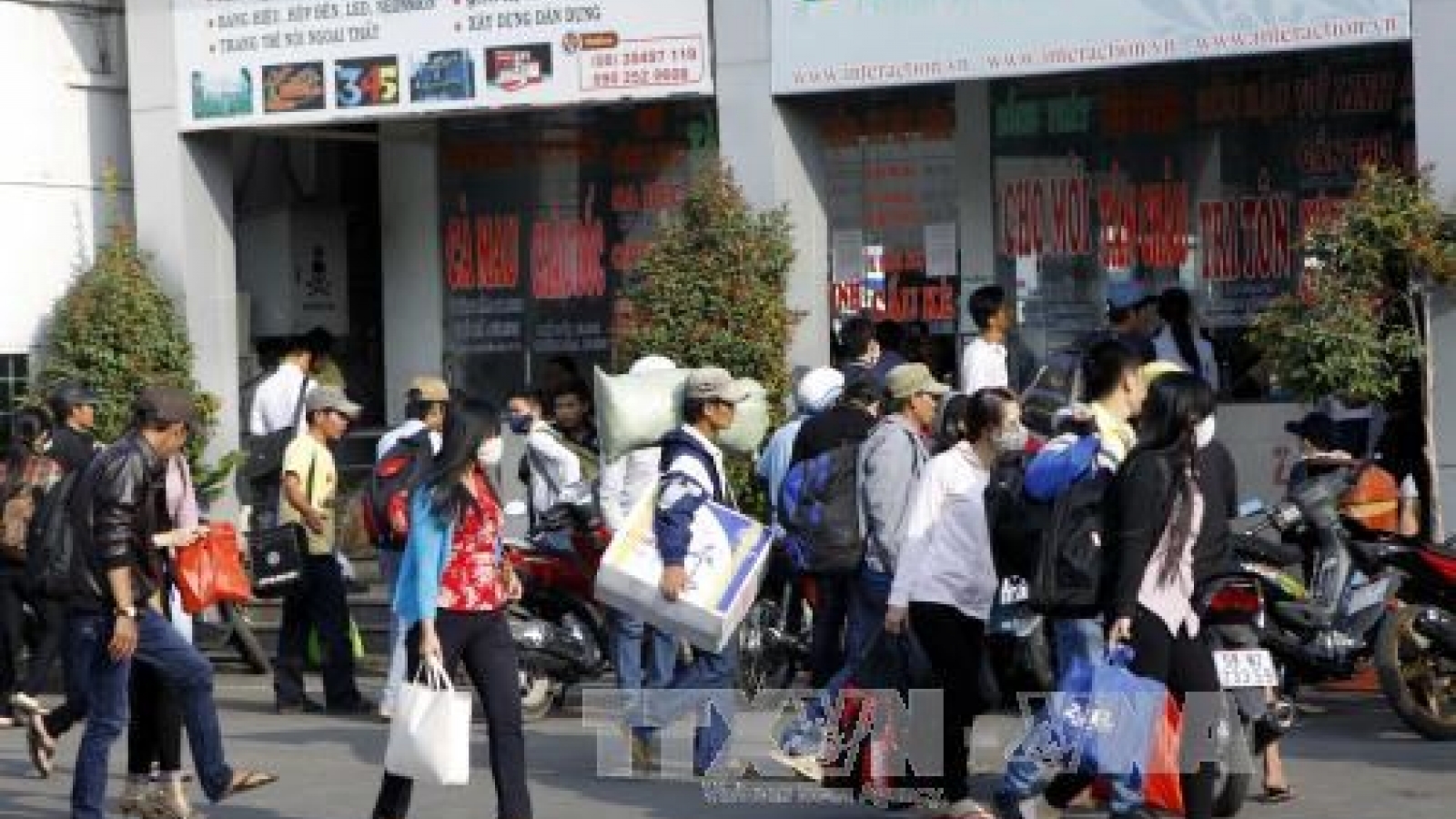 Low Tet bonuses stop workers from going home