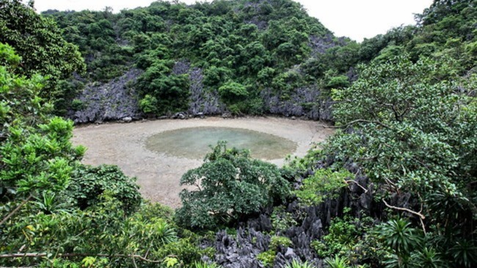 Bai Tu Long Bay – Another heaven in Quang Ninh province