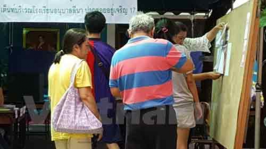 Thais vote on new draft constitution