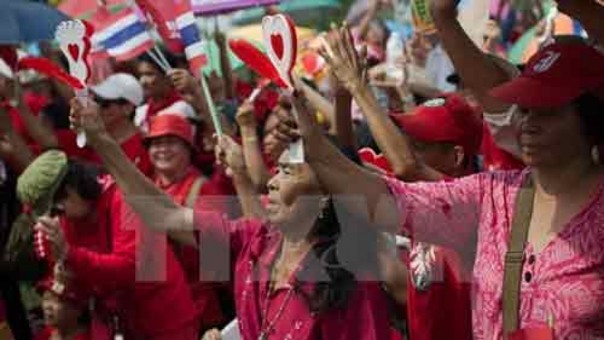 
        Thailand: Red Shirts opens centre to monitor referendum
                              