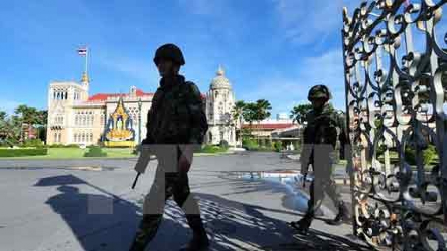 Thailand continues ban on political activity