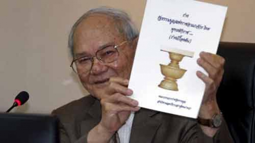 
        Thailand: Democratic Party requests to amend temporary constitution
                              