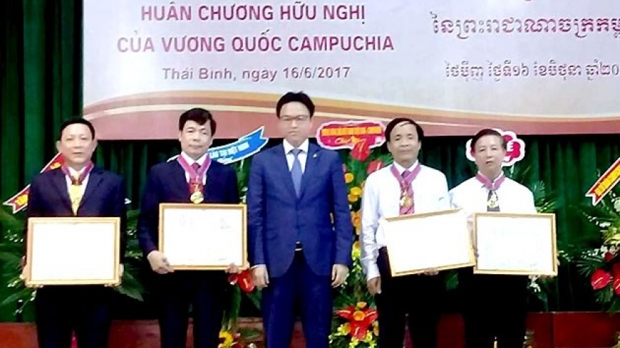 Thai Binh University of Medicine and Pharmacy honoured by Cambodia