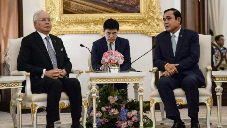Thailand, Malaysia consider border wall to boost security