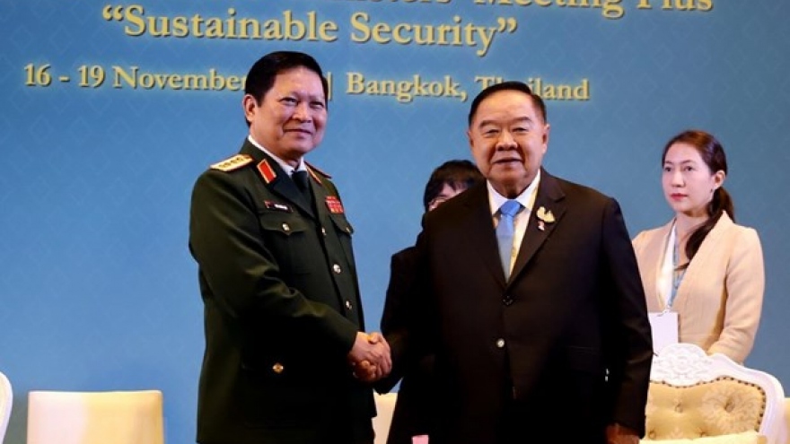 Defence Minister meets Thai Deputy PM, Indonesian counterpart