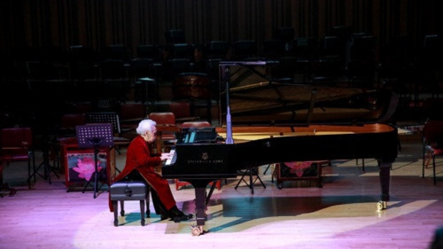 Teacher and pianist Thai Thi Lien
