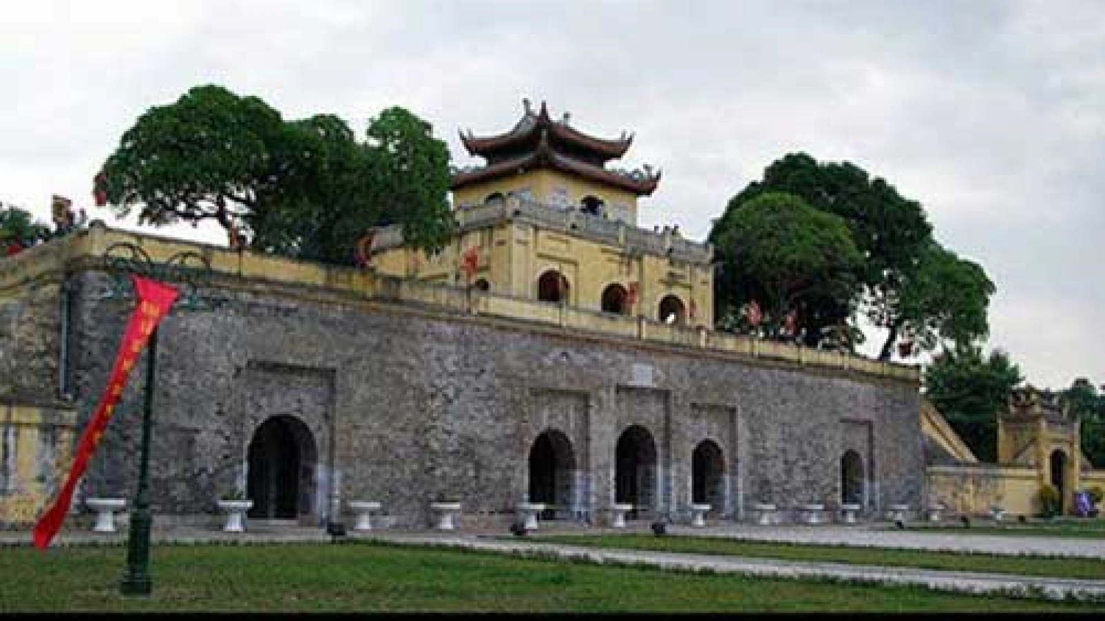 Large-scale architectural traces discovered at Thang Long citadel