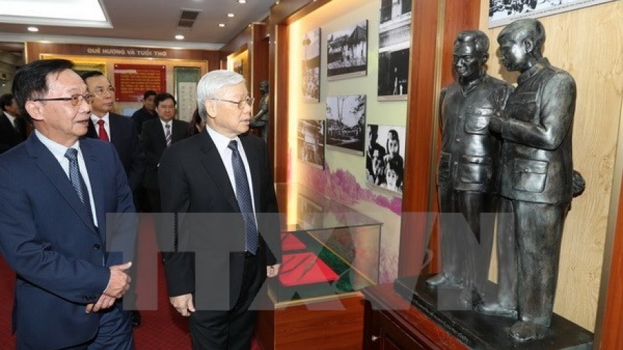 Party leader commemorates late General Nguyen Chi Thanh