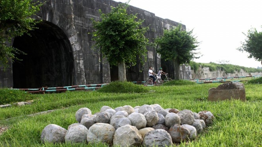 
        Exhibition spotlights Ho Citadel archeological excavations
                              