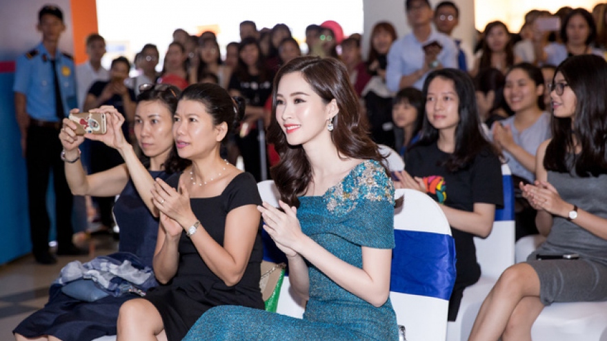 Thu Thao looks gorgeous at charity event