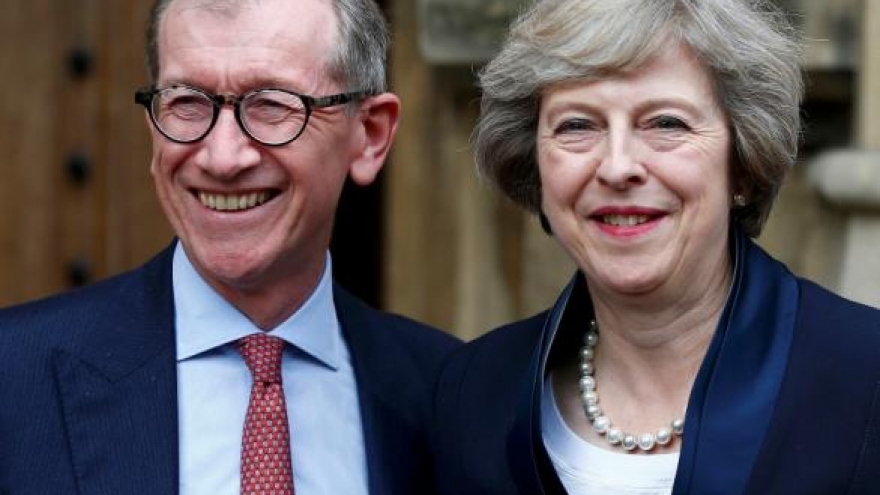 Britain's May wins PM race after pro-Brexit rival quits
