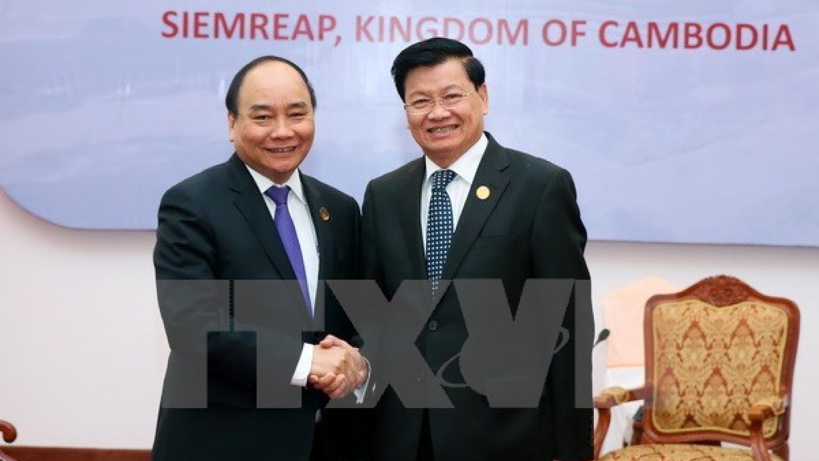 Prime Minister meets Lao counterpart