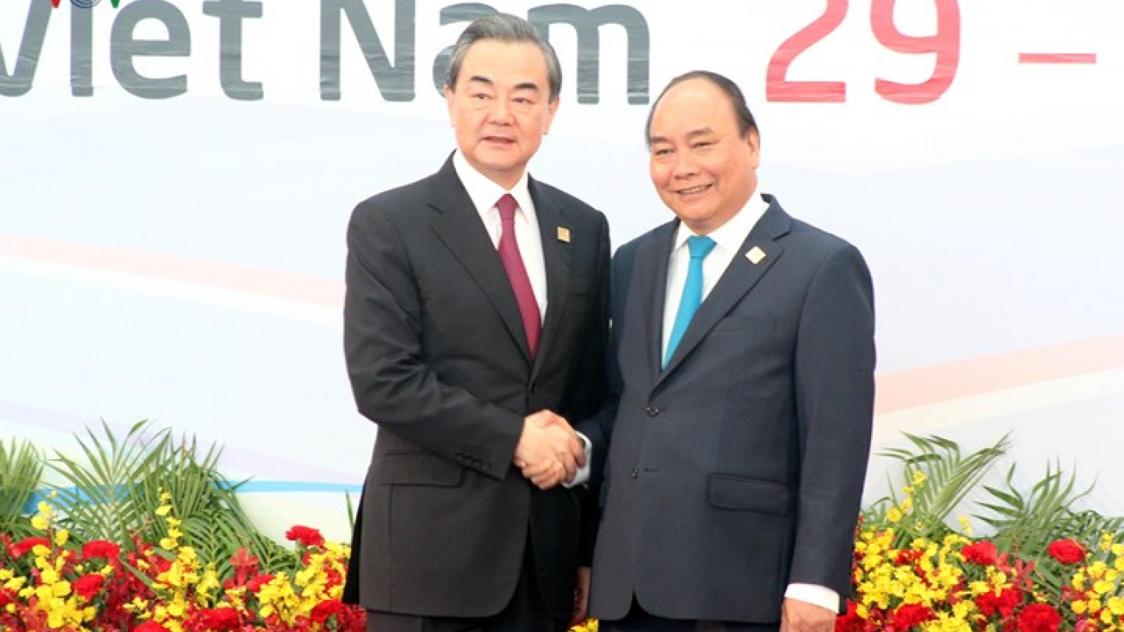 PM Phuc welcomes heads of delegations attending GMS-6, CLV-10