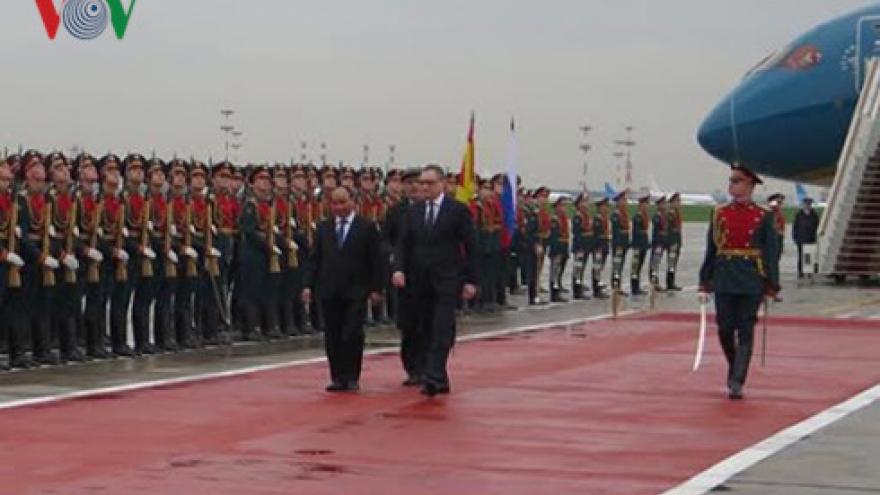 PM Phuc arrives in Moscow for Russia visit