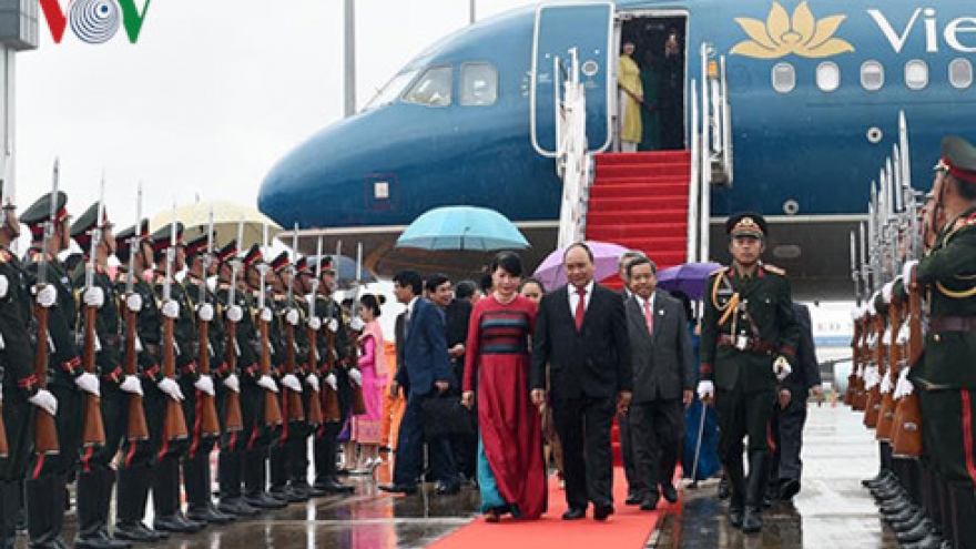 PM Nguyen Xuan Phuc arrives in Vientiane for ASEAN Summits