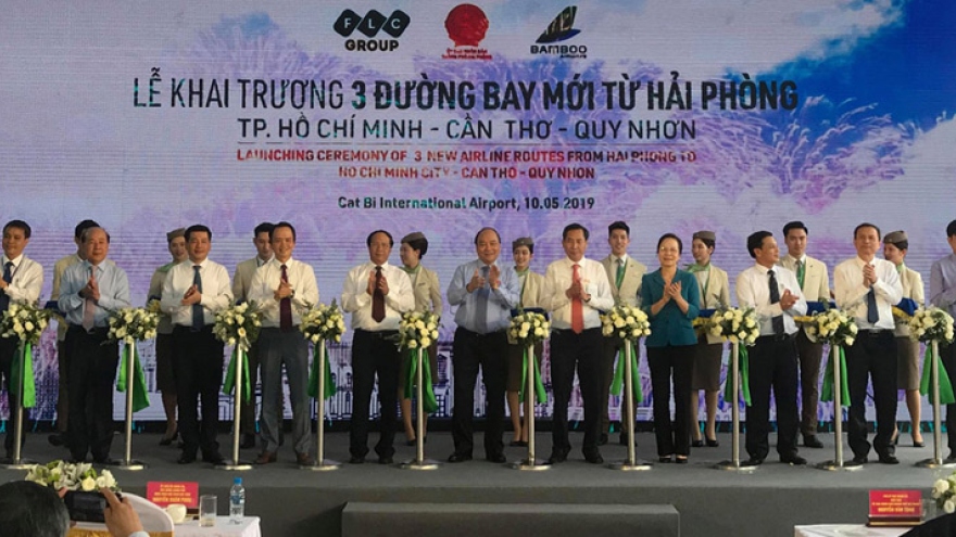 PM Phuc cuts ribbons to open Bamboo Airways’ air routes