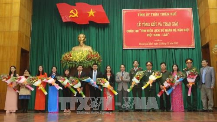 Thua Thien-Hue: winners of Vietnam-Laos ties contest honoured