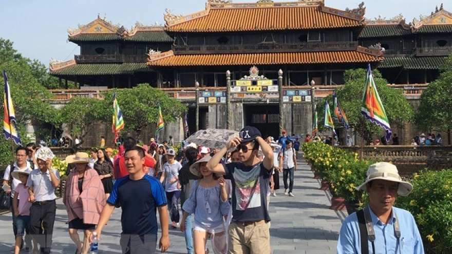 Around 25,000 people visit Hue ancient capital on Tet