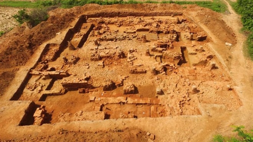 More architecture relics unearthed in Cha citadel