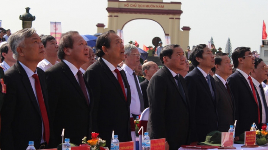 Flag-raising ceremony in Quang Tri marks National Reunification Day