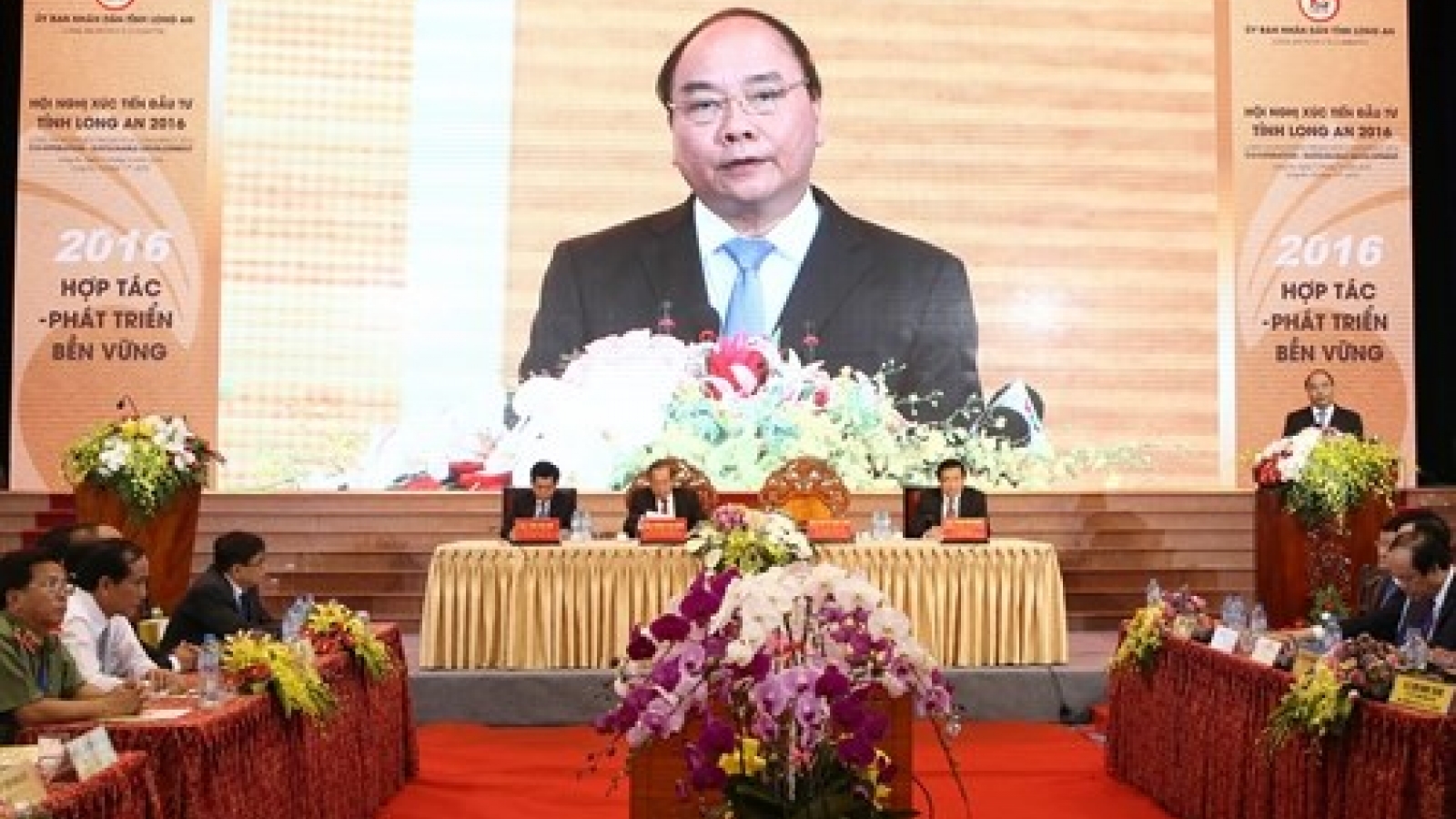 PM, Long An province pledge maximum support for investors