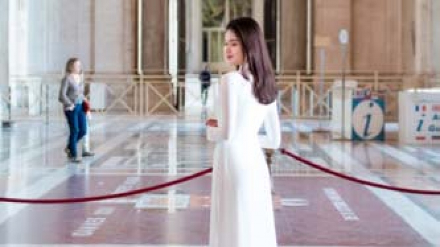 Thuy Dung charming in Ao Dai during European tour 