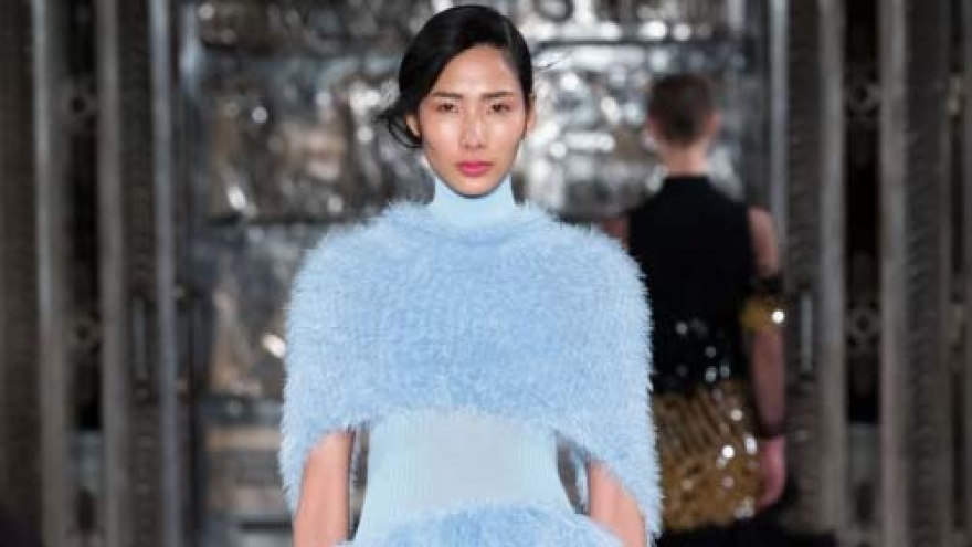 London Fashion Week features bizarre costumes