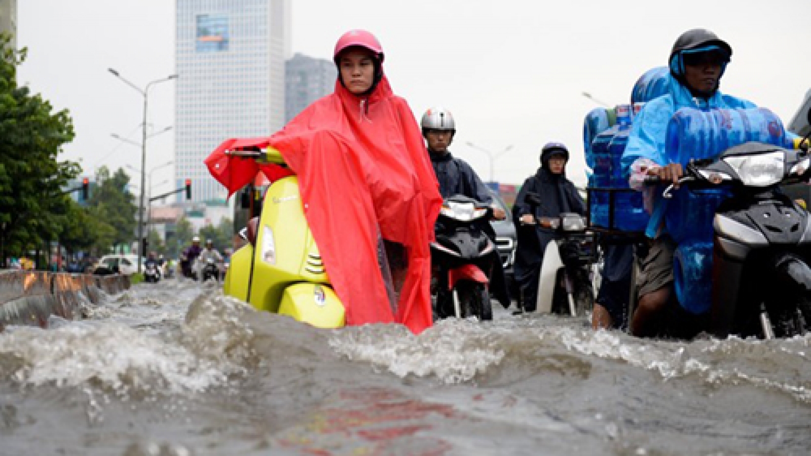 HCM City issues flood warning