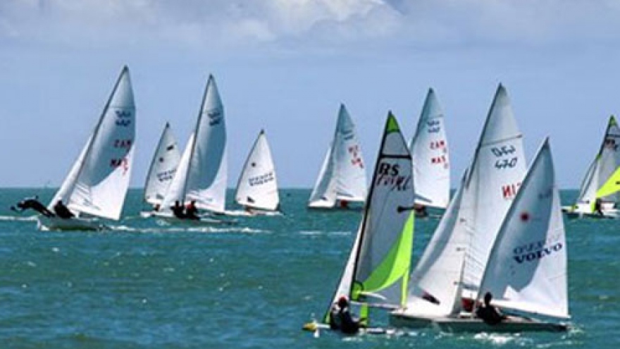 Nha Trang hosts sailing boat race