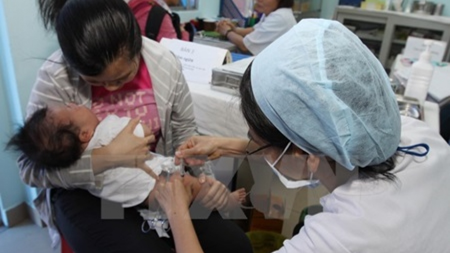 
        Vietnam to use new polio vaccine in May
                              