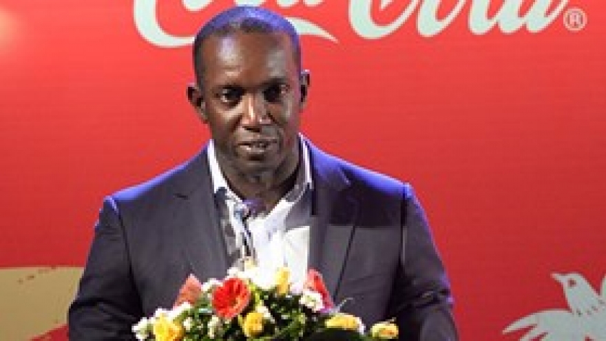 Dwight Yorke makes surprise visit to Vietnam
