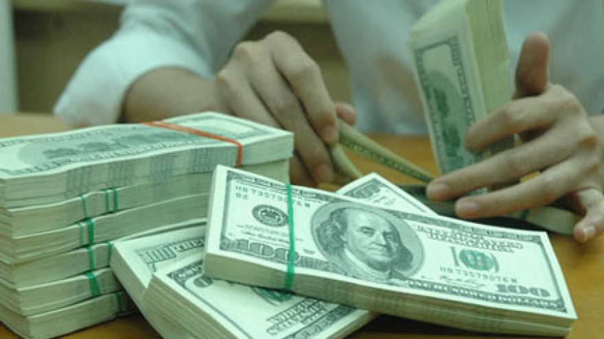 Local banks court foreign investors