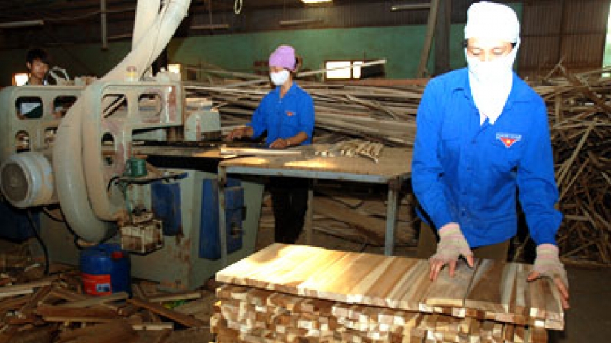 
        Chile plans timber exports to Vietnam
                              