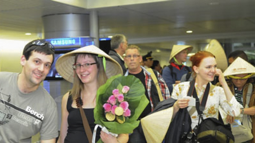 International arrivals to Vietnam fall 10.4% in March