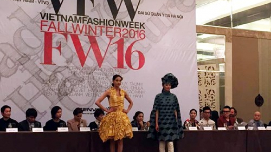 Ngoc Han opens 2016 Fashion Week with latest collection