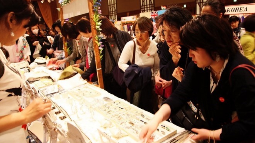 Vietnam attends ALFS charity bazaar in Tokyo