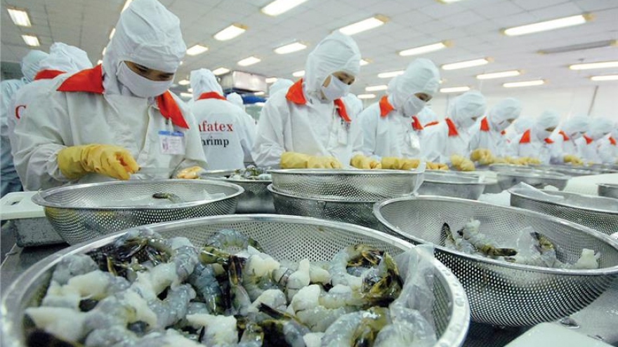 Australia eases ban on shrimp import