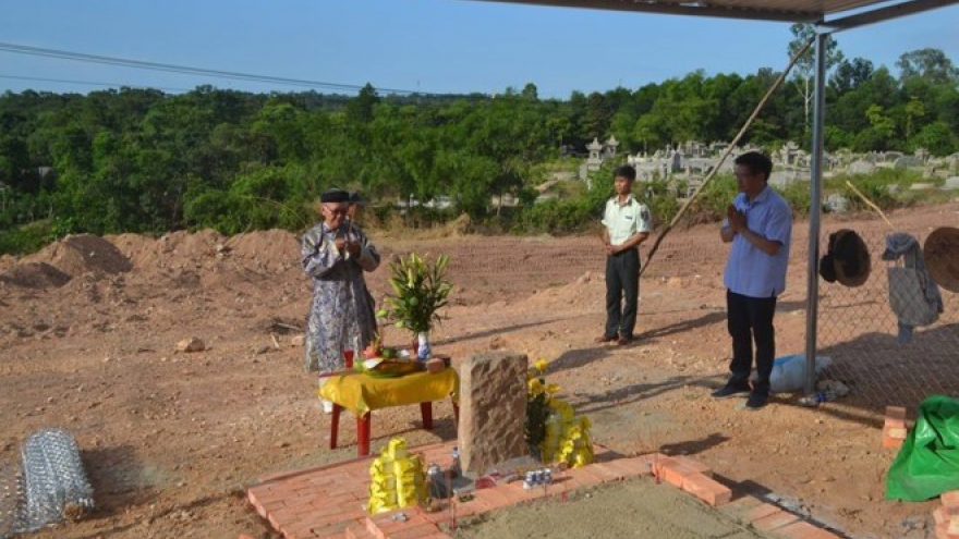 Conflict continues over the razed king wife’s tomb