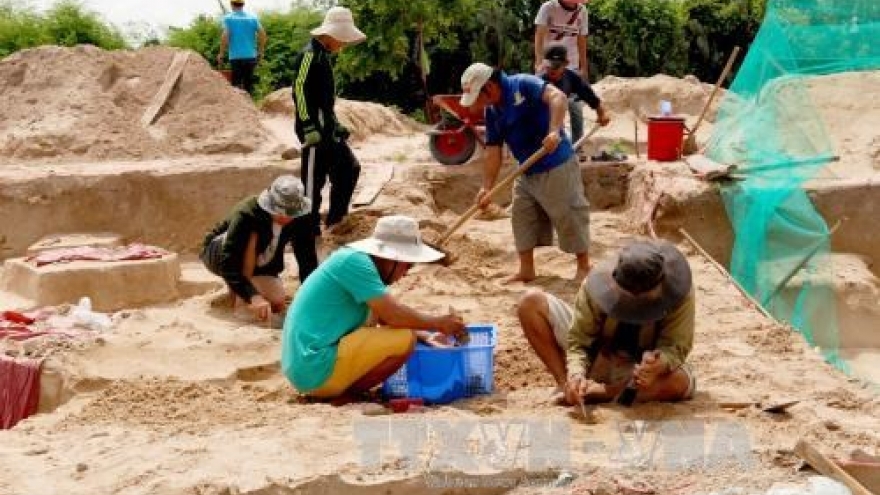 Ancient tombs excavated in Binh Thuan Province