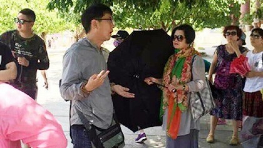 Da Nang tackles foreign tour guides