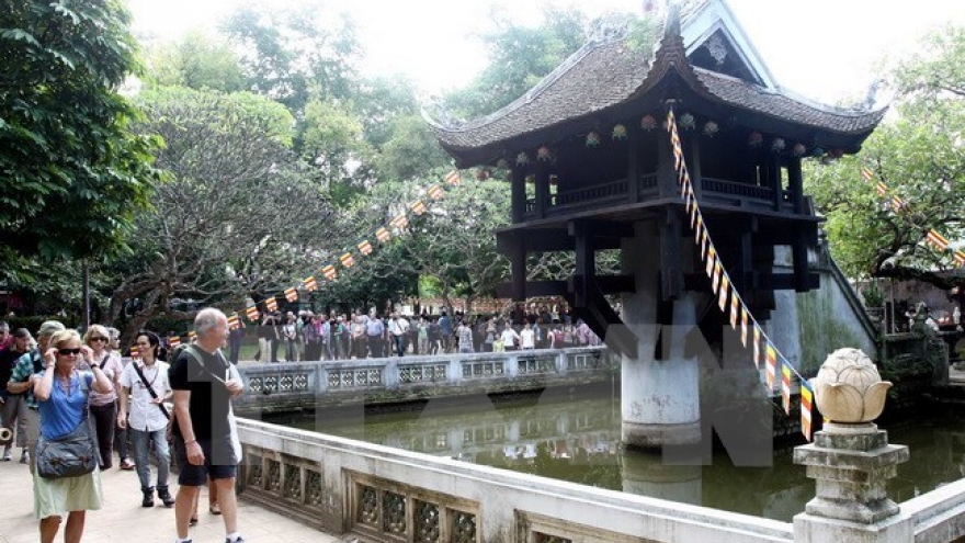 Hanoi moves to improve qualifications of tourism workers