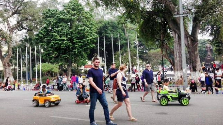 Fashion crime: Hanoi threatens to name and shame people with skimpy clothes