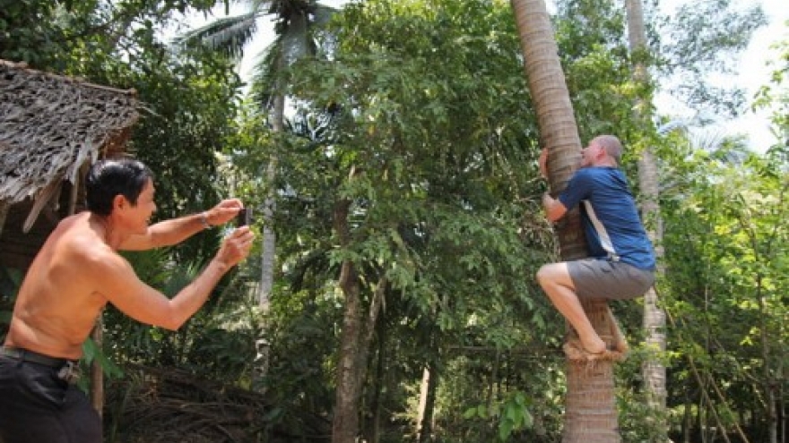 Farm tours delight tourists in southern Vietnam