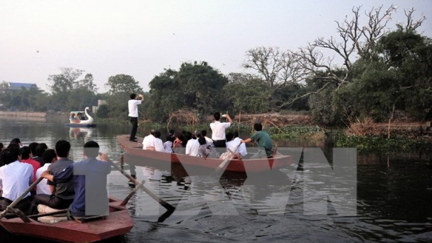 Crowds of tourists flock to Hai Duong during Tet