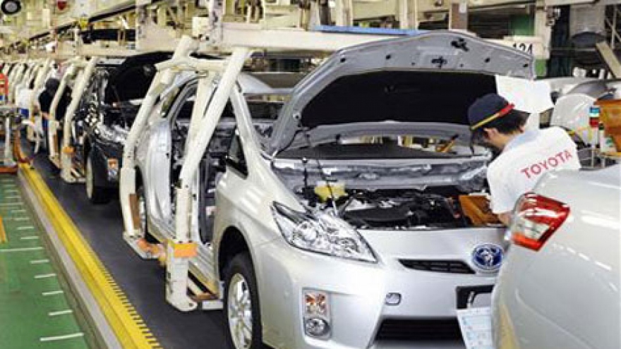 
        Toyota Vietnam recalls cars over poorly installed airbags
                              