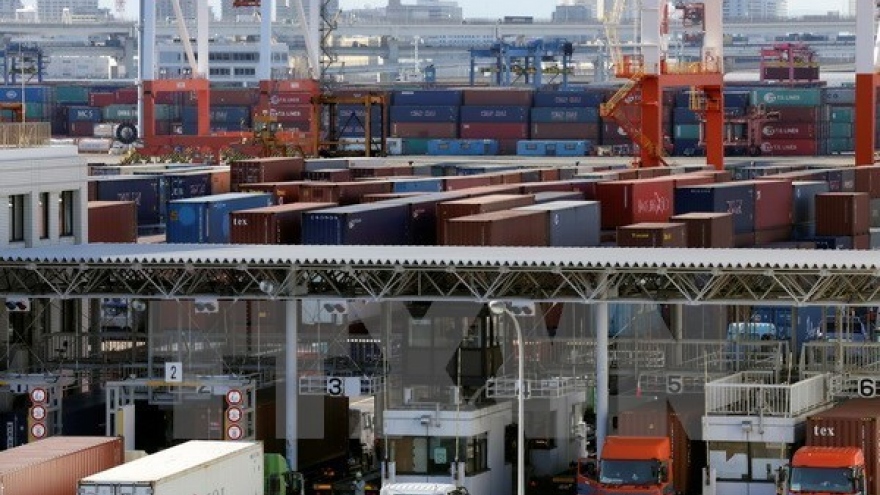 
        Ministers discuss TPP on sidelines of APEC meeting
                              