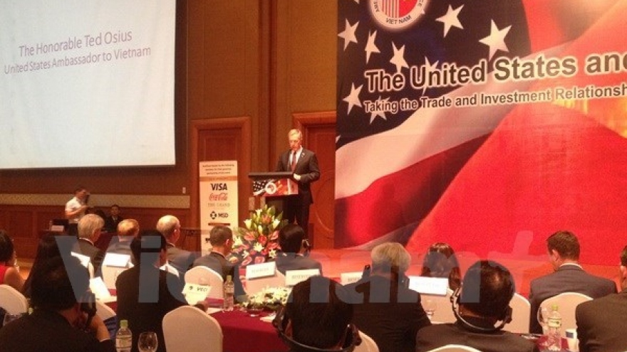 Vietnamese, US businessmen meet in Hanoi, talk about TPP