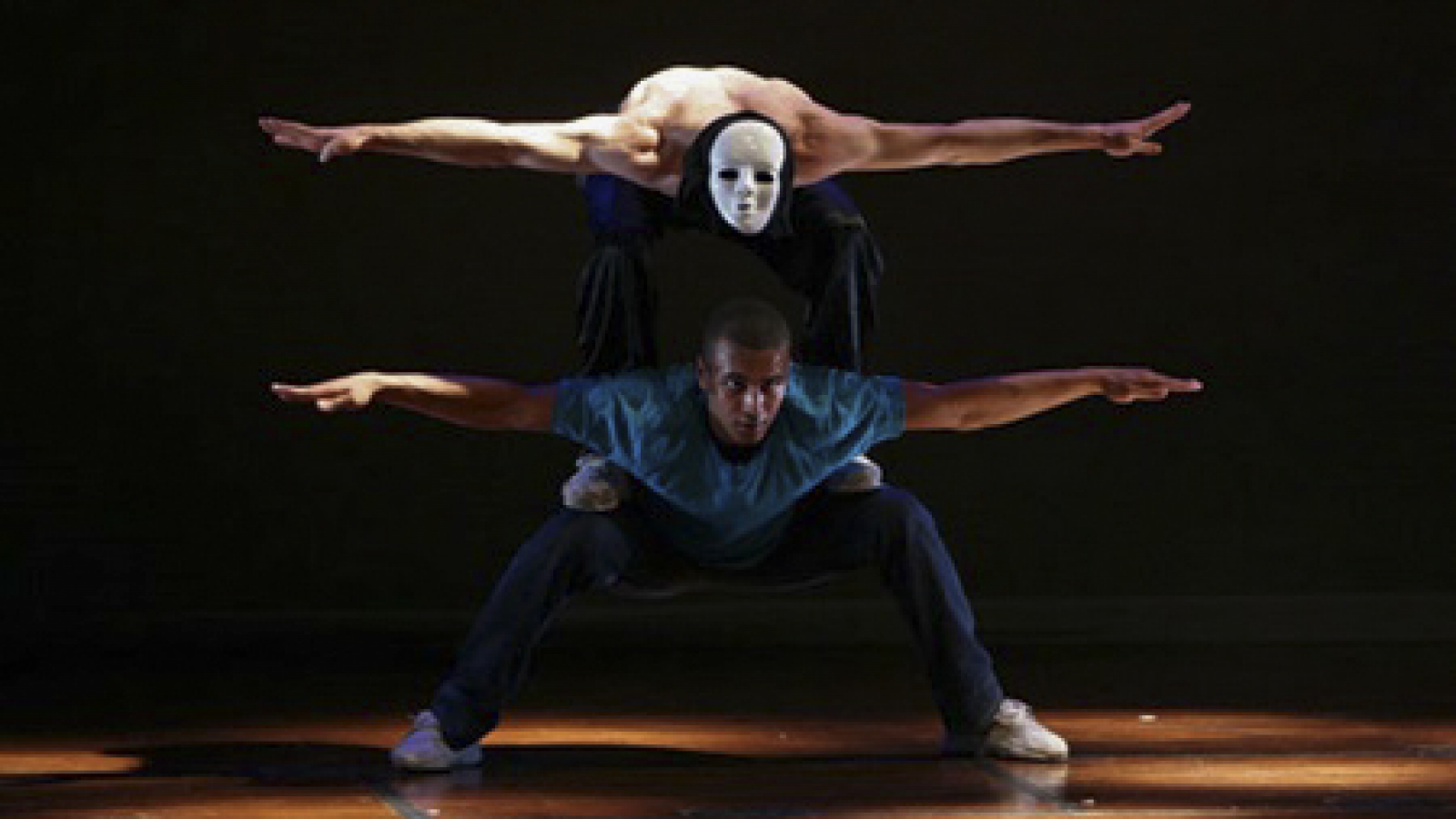 German, Vietnam dancers stage hip-hop show