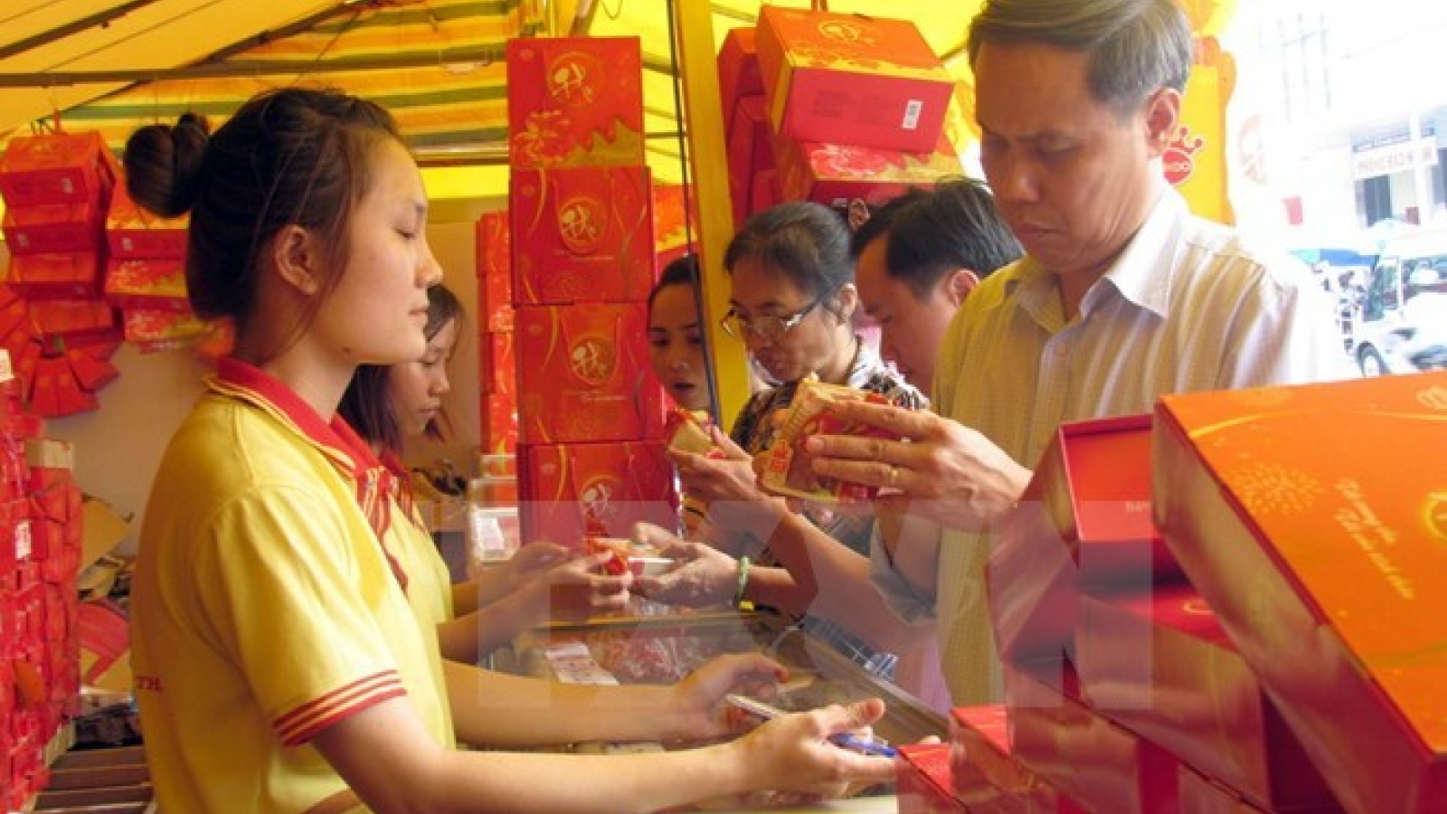 Mondelez Kinh Do Vietnam ships first batch of moon cakes